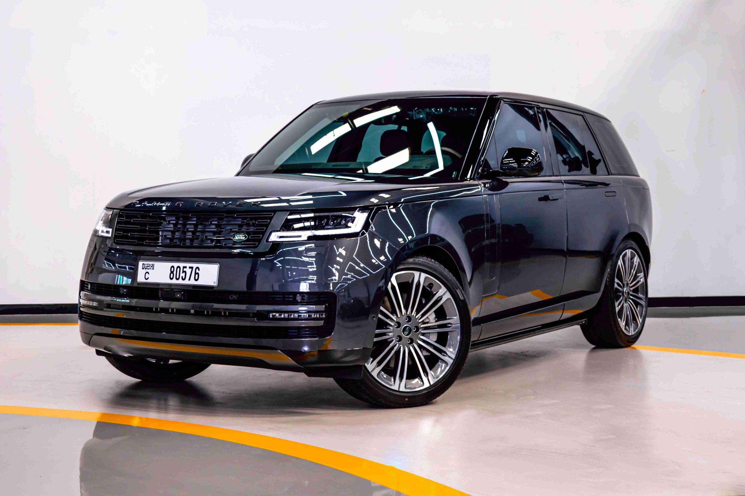 range-rover-vogue-hse-2025-rental-dubai